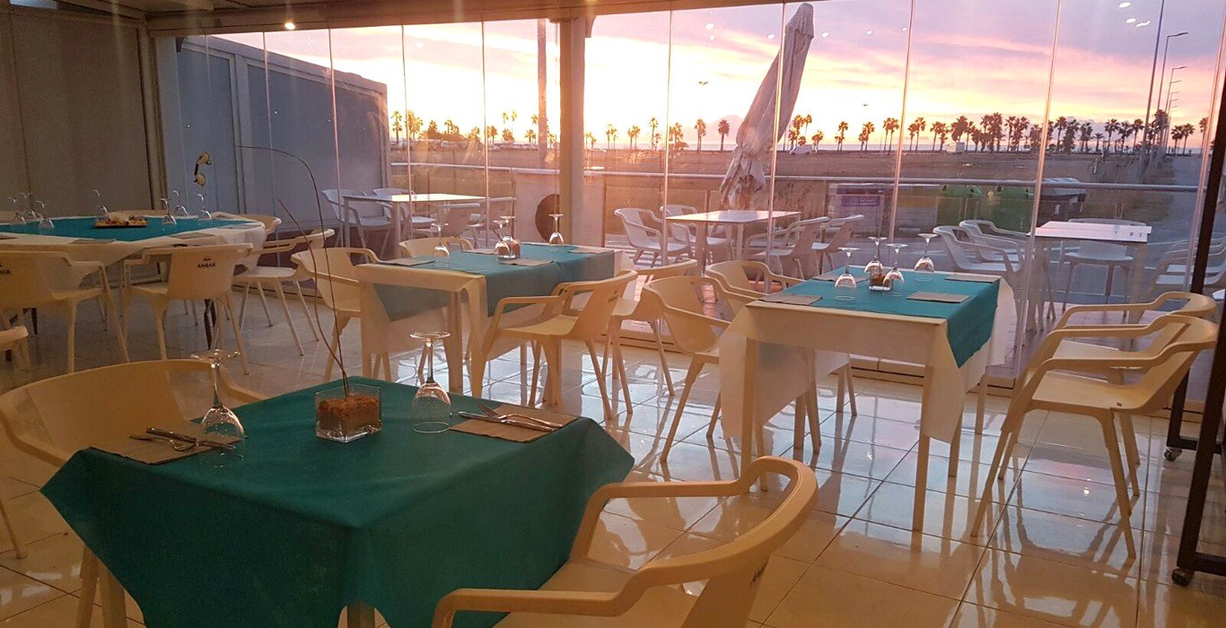 Restaurante con vistas al mar
